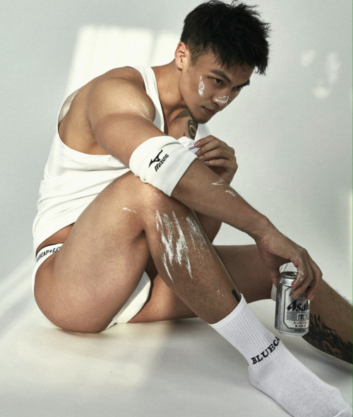 MUSCLE-MAN-NO.42-43.jpg