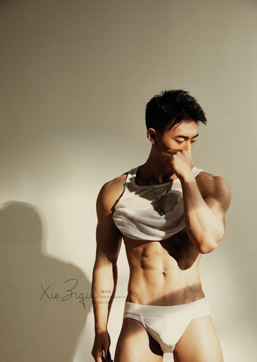 MUSCLE-MAN-NO.43-44.jpg
