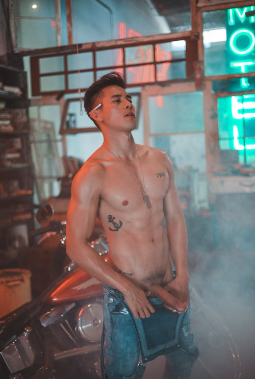 SCREW-ME---HO-VINH-KHOA-01.jpg