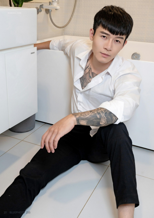 Bluephoto--No.253-26.png
