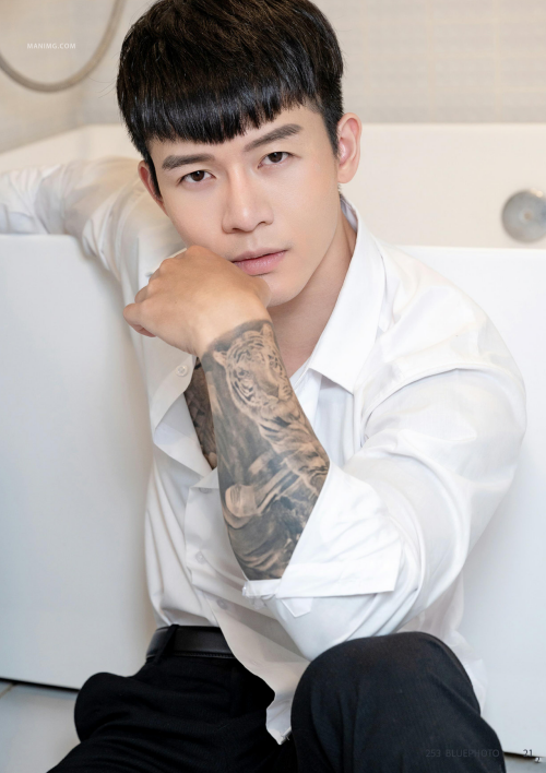 Bluephoto--No.253-27.png
