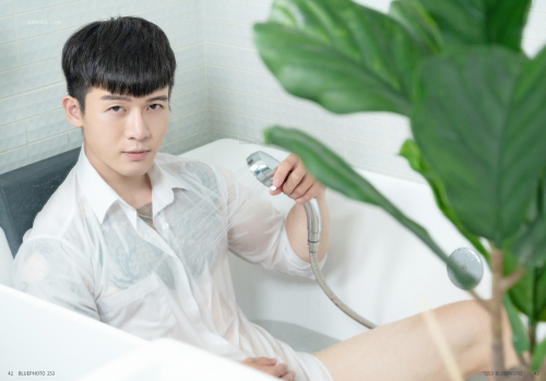 Bluephoto--No.253-46.png