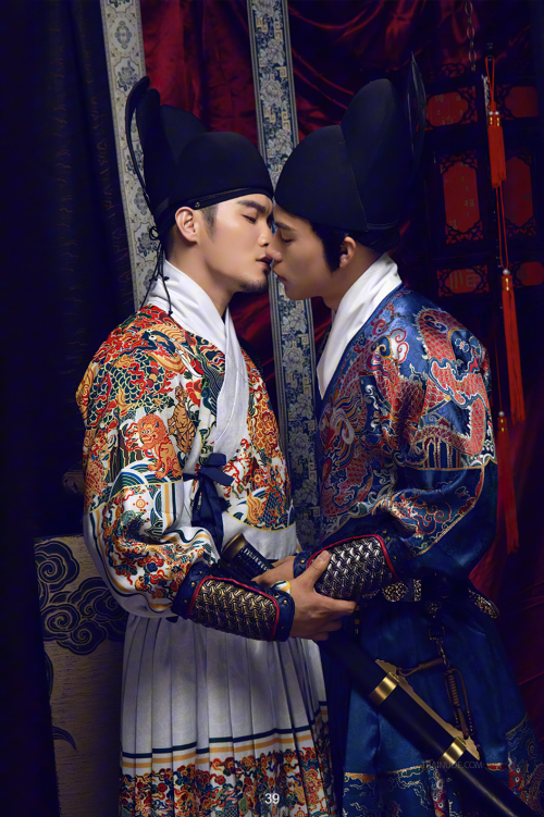 The-King-Men-037.png