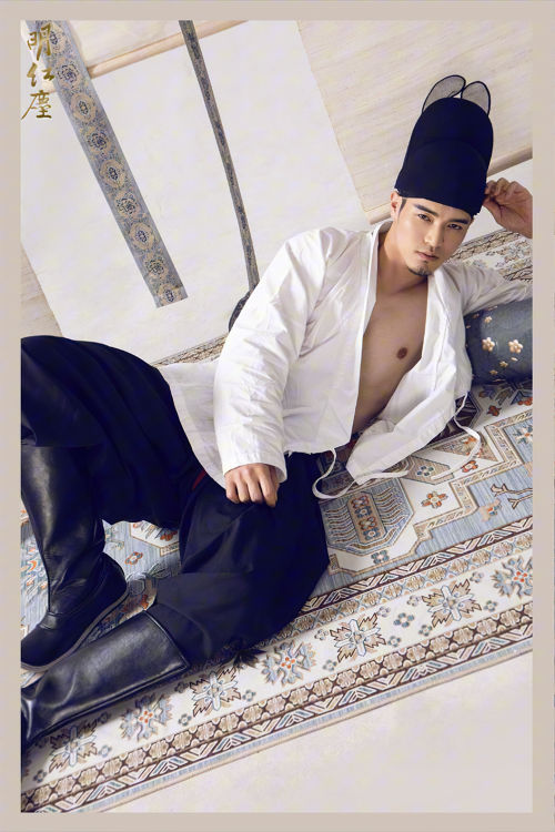 The-King-Men-050.png