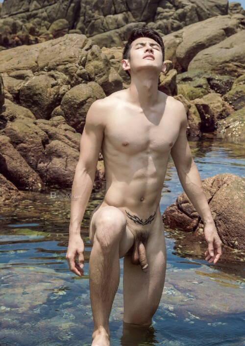 Blue-Men-VOL386-102.jpg